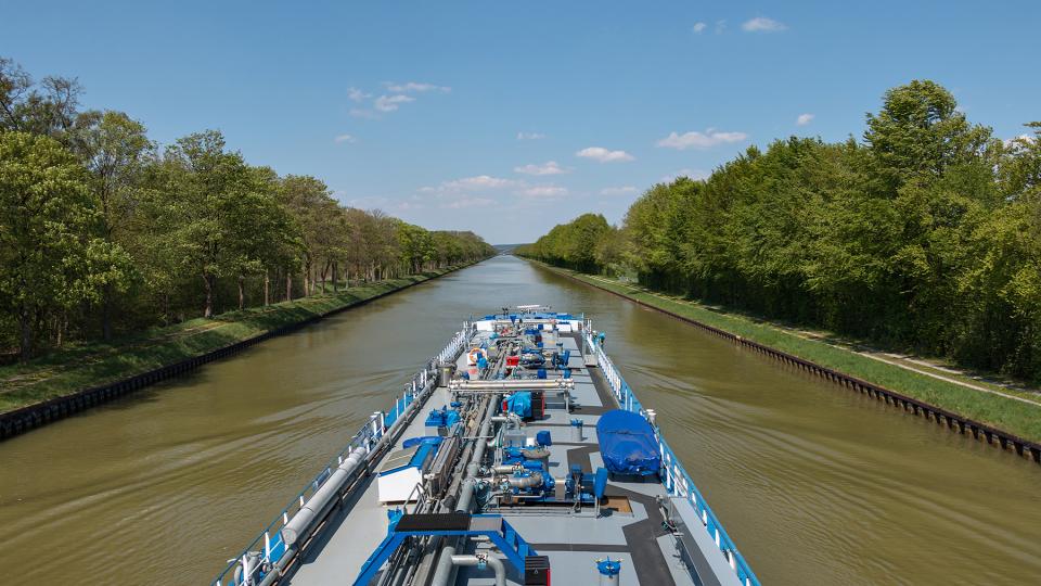 Binnenschiff auf dem Dortmund Ems Kanal